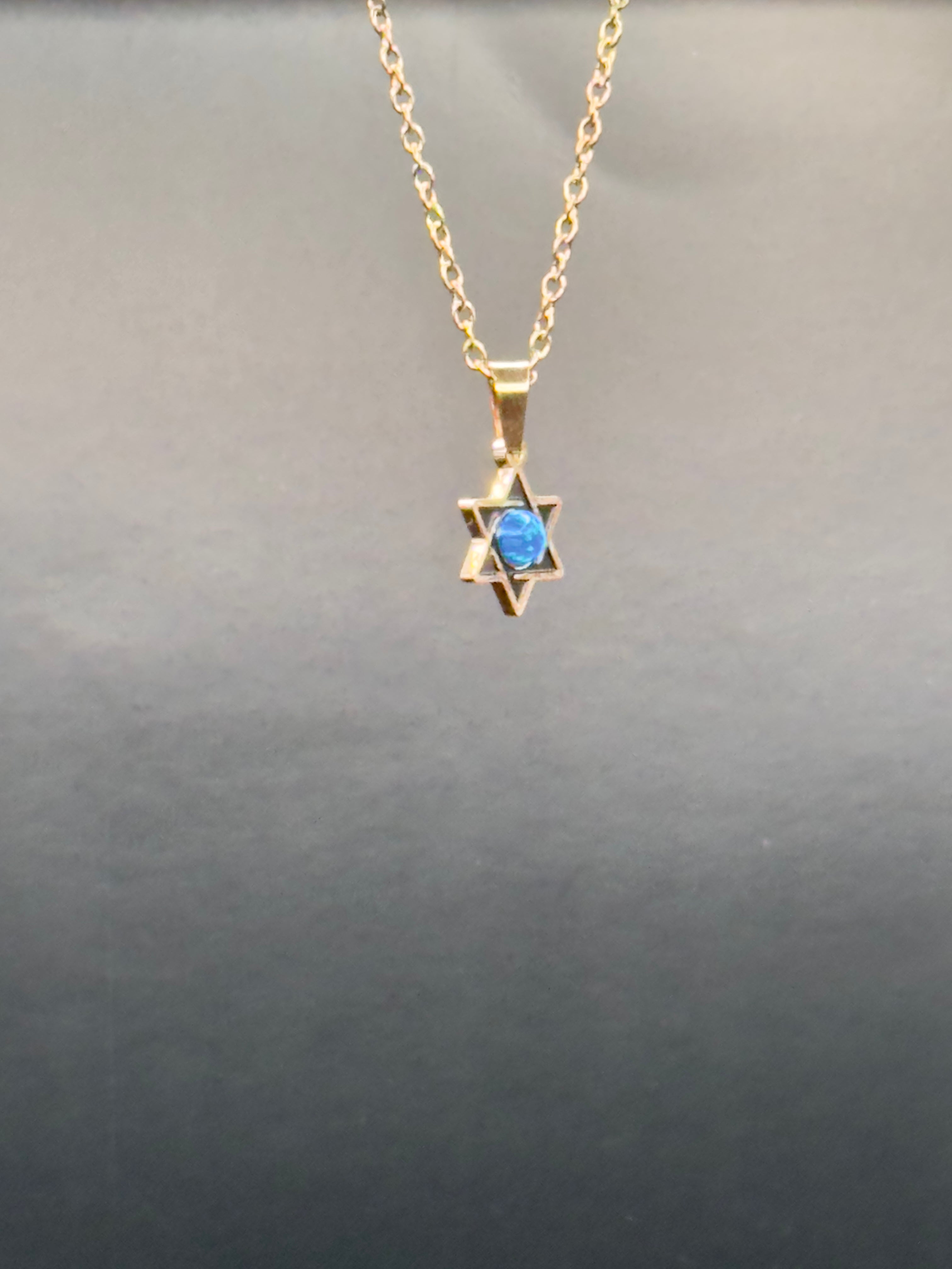 Davidsstjärna halsband med blå opal