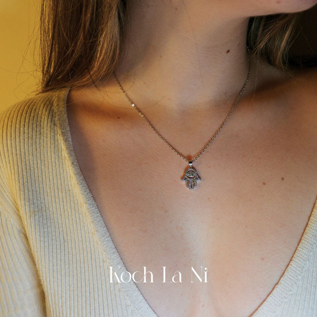 Hamsa hänge halsband med kristallaccenter